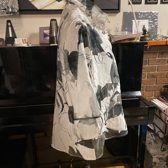 Joseph Ribkoff Blouse size 12 - Picture 5 of 9